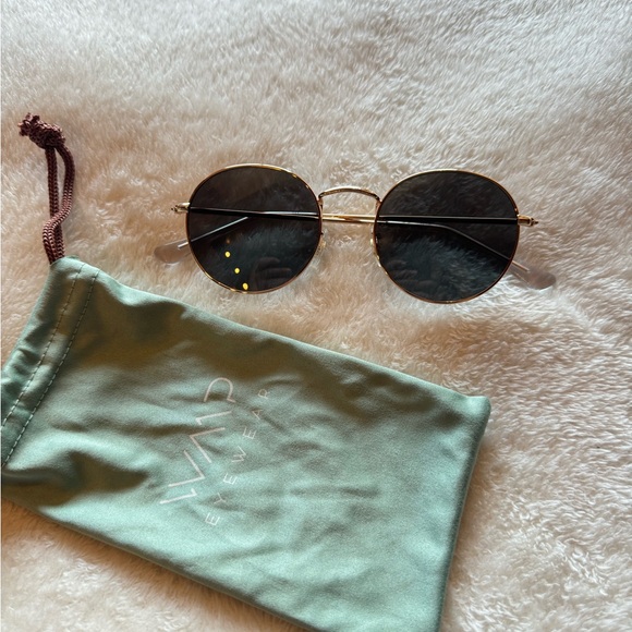 WearMe Pro Unisex Black & Gold Sunglasses - Picture 5 of 7